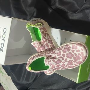 Oofos shoes size 9 women's